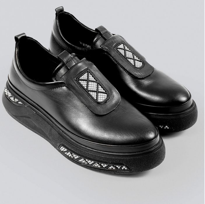 Продаются черные лоферы