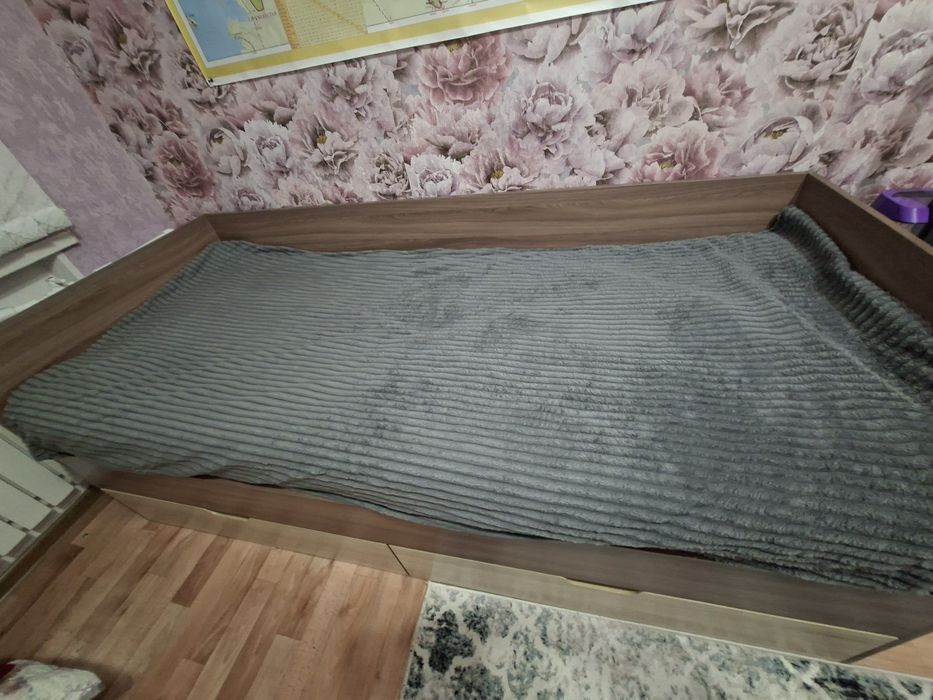 Кровать с защитным бортиком