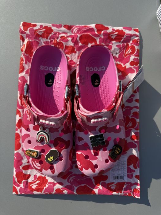Crocs rose bape
