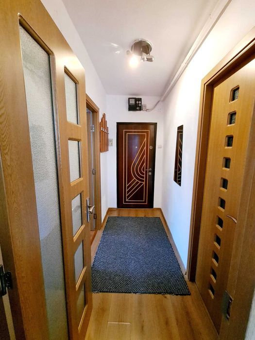 Inchiriez apartament cu doua camere in zona centrala