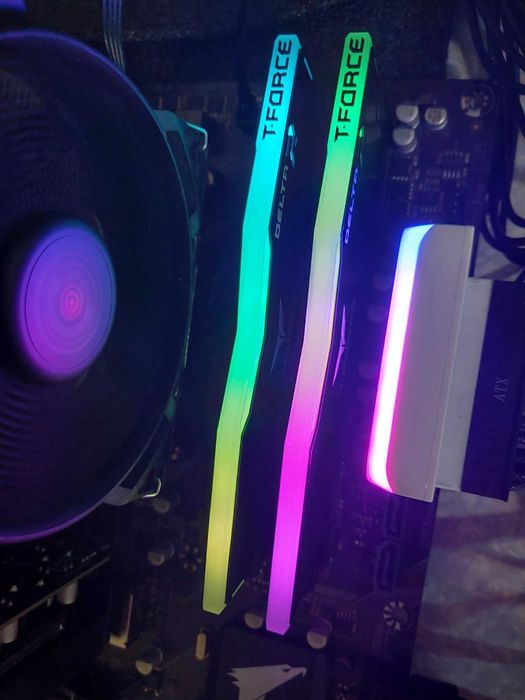 16GB DDR4 3600Mhz CL18 - Corsair Vengance RGB PRO, Teamgroup T-Force Delta RGB