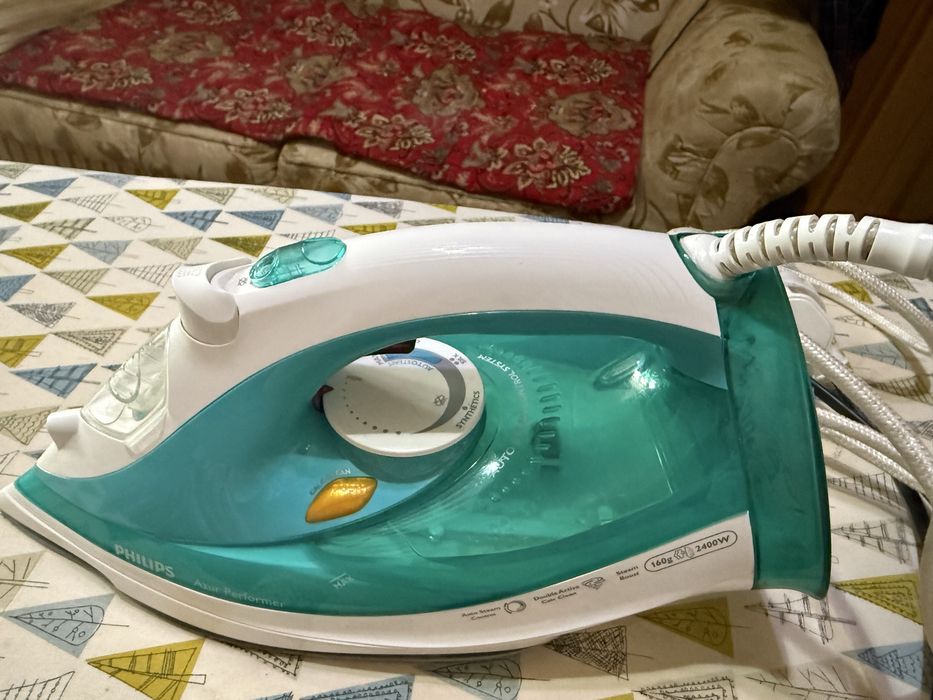 Продается утюг Philips.