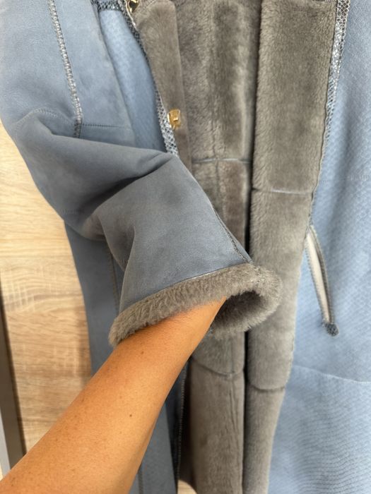 Blana/cojocel miel, doua fete, bleu cu gri, S, ca noua