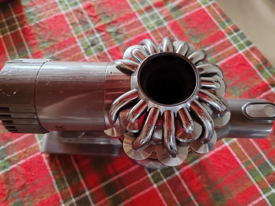 Dyson DC62 cu baterie obosită