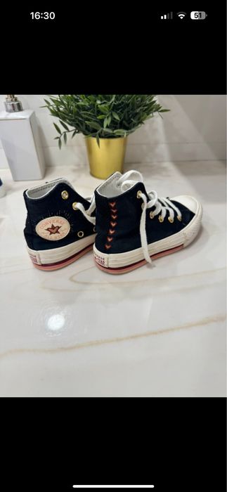 Vand adidasi converse