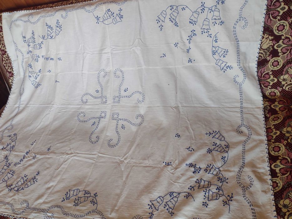 Старовремска текстилна украса за стена