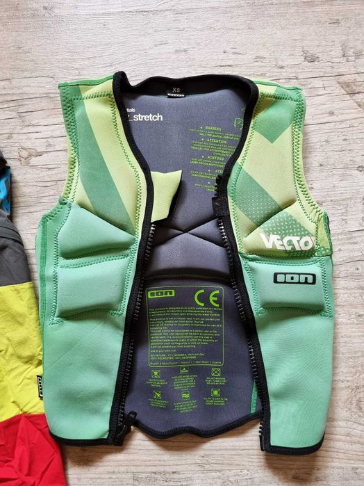 Kitesurfing Pantaloni ION SCRUBM30(S-XS)+Vesta Impact ION VECTOR COPII
