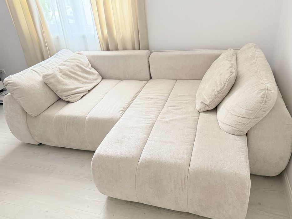 Canapea extensibila/ Coltar extensibil. Lada pentru depozitare.