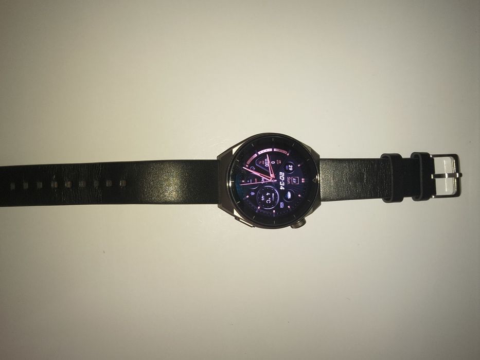 Продавам часовник Huawei GT3 PRO