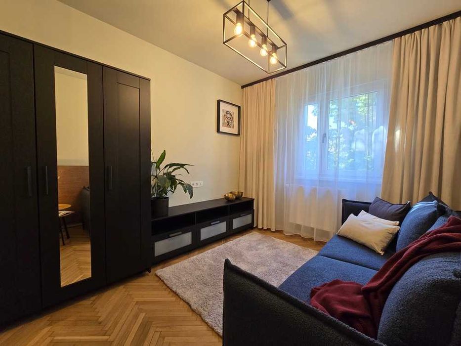 Proprietar vand apartament 3 camere mobilat, renovat, centrala gaz, 2 clime, 15 cm izolatie polistiren, Circumvalatiunii - Favorit - Iulius