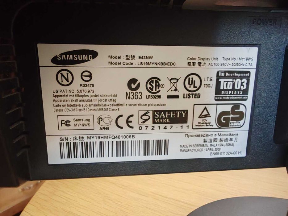 Монитор Samsung SyncMaster 943NW (19") със адаптер към HDMI