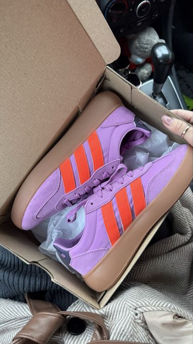 Продам новые кроссовки Adidas