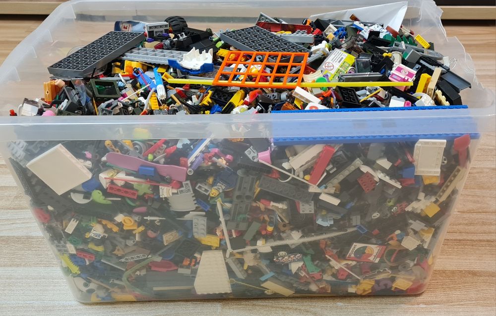 Piese Lego Originale ( valoare estimata la peste 8500 Lei)