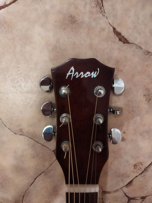 Продам детскую гитару