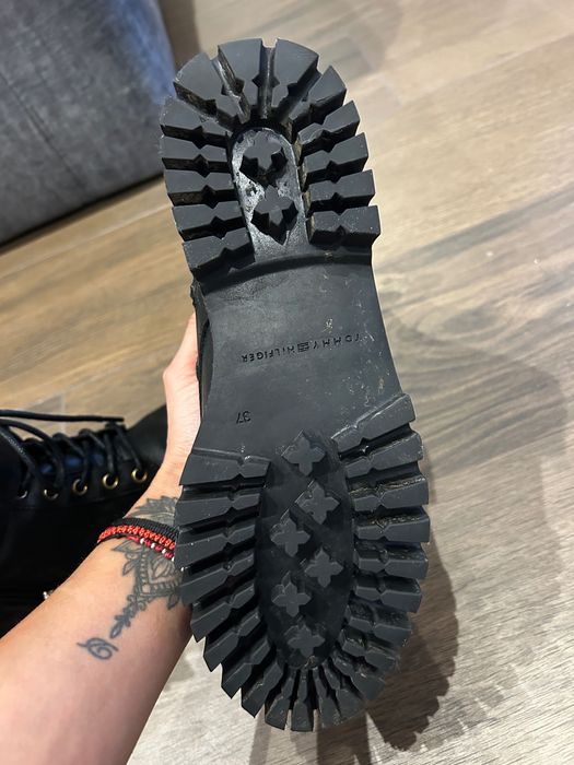 Tommy Hilfinger боти