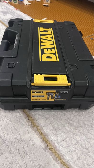 Перфоратор DeWALT