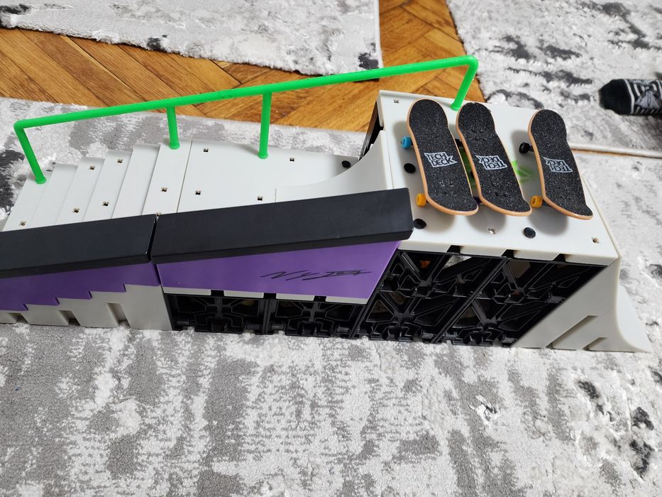 Rampa teck deck cu 3 skatere