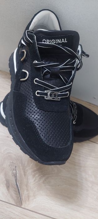 Кросовка черный осенний