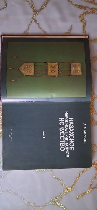 Продам три книги