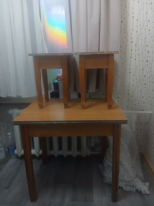 Стол обеденный со стульями
