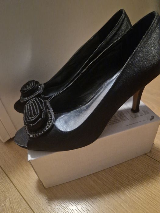 Елегантни черни обувки