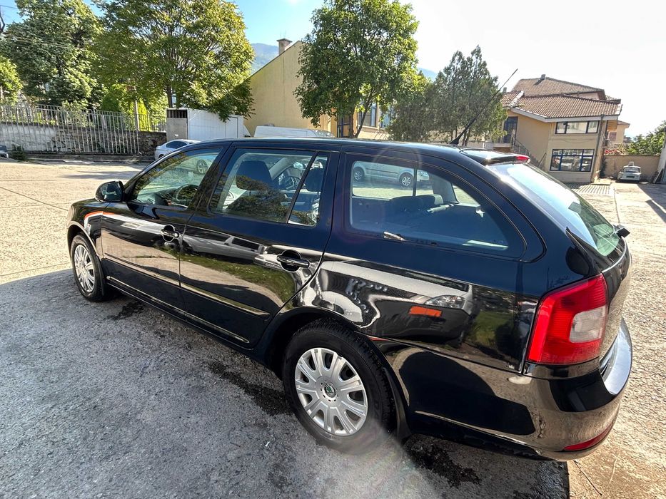 SKODA Octavia, 1.6 MPI, комби, черен металик