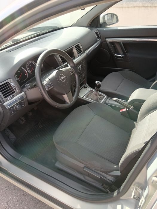 Opel Vectra C fabricație 2007 motor 1 ,9 diesel 120 HP 6 trepte adus recent Franța acte toate ăn regulă pentru transcriere Romănia
