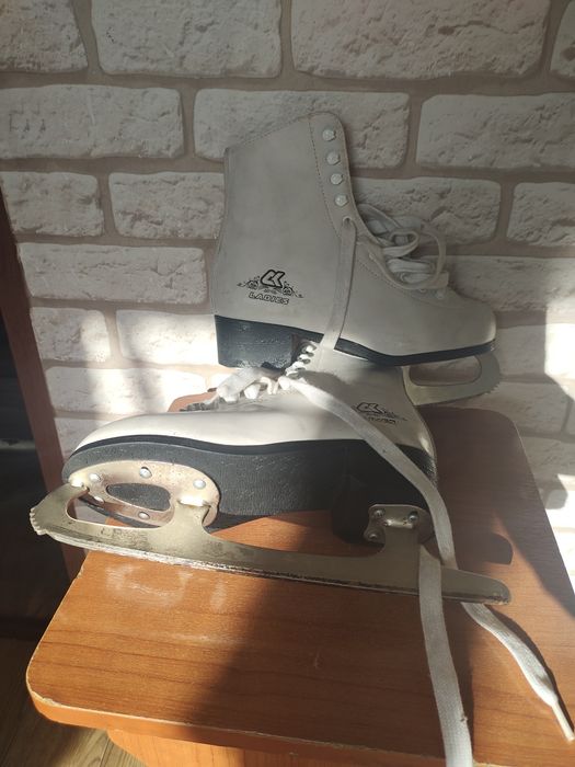 Продам новые коньки.