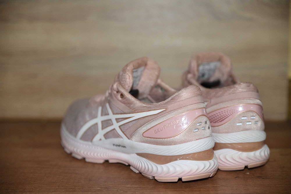 Оригинални Маратонки Asics GEL Nimbus 22 , 39 номер.