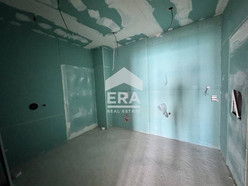 Продава се Тристаен апартамент в к.к. Св.Св. Константин и Елена - 190 кв.м за 3837 €/кв.м - Снимка #4