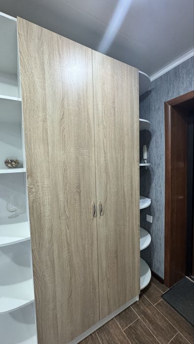 Большой шкаф и комод