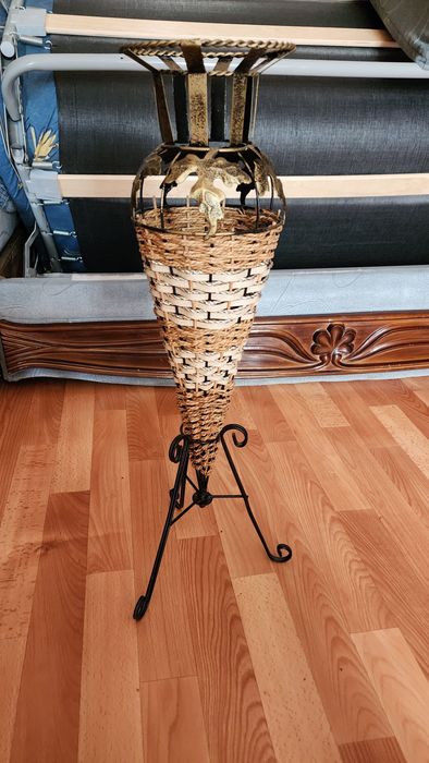 Декоративная ваза чеканка+соломка