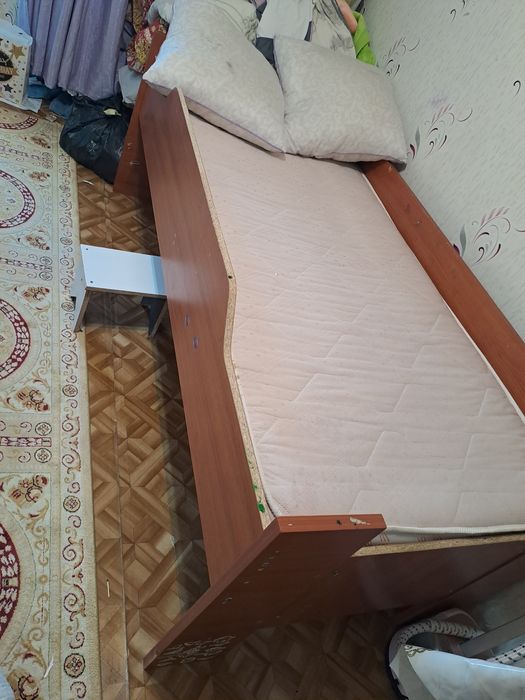 Продам 2 кровата за 15500 тыс детский