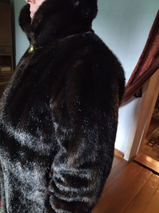 Продам шубу новую