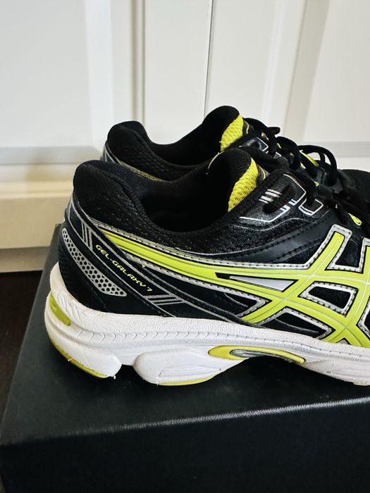 Adidasi asics Gel , numarul 39 , in stare buna