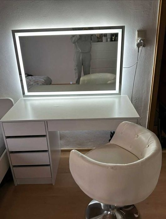 Masă de machiaj cu scaun