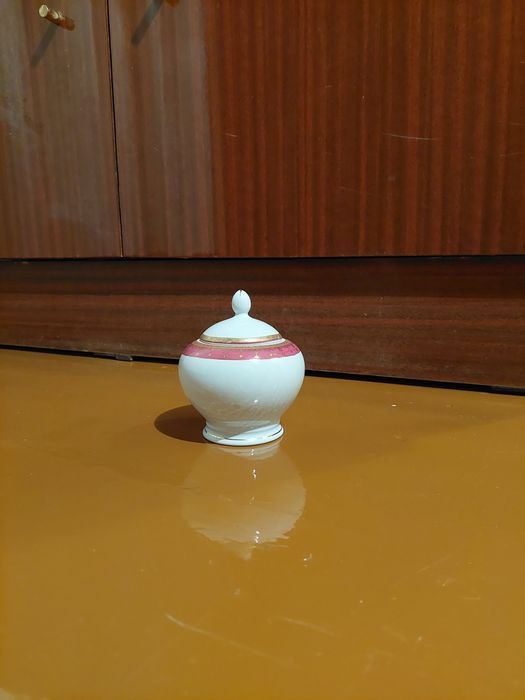 Сахарницу маленькую продаю