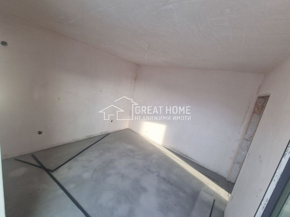 Двустаен ! Среден Етаж ! Солигена !