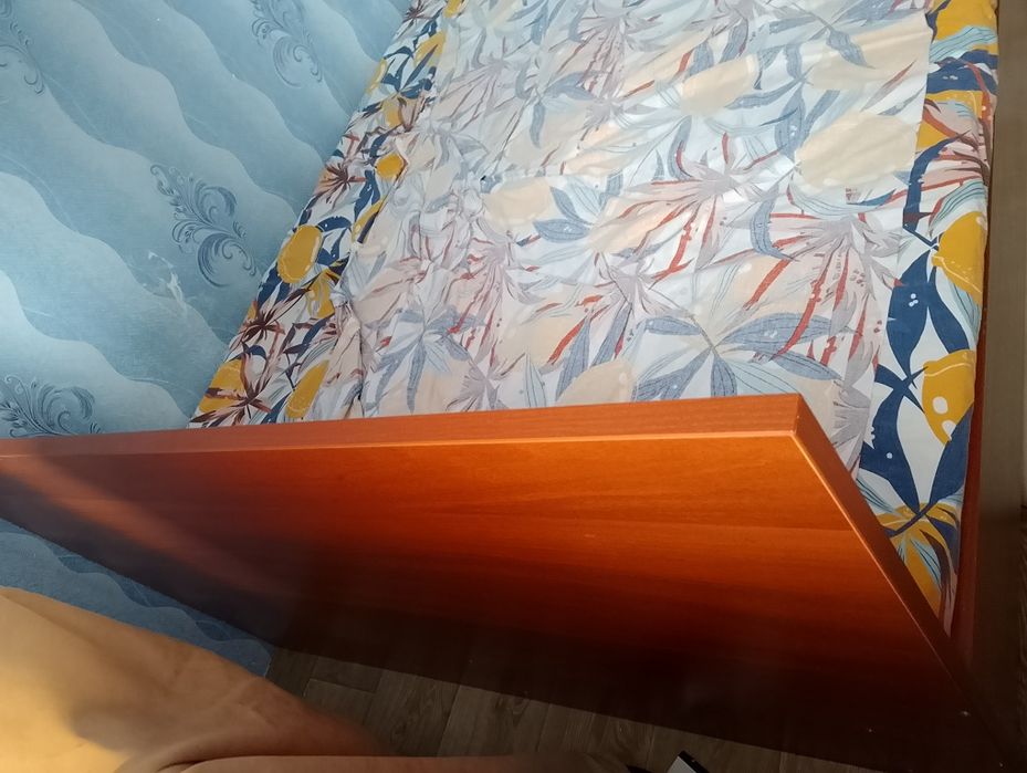 Двуспальная кровать