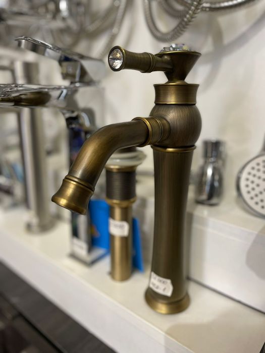 СМЕСИТЕЛИ -- ванна, кухня.