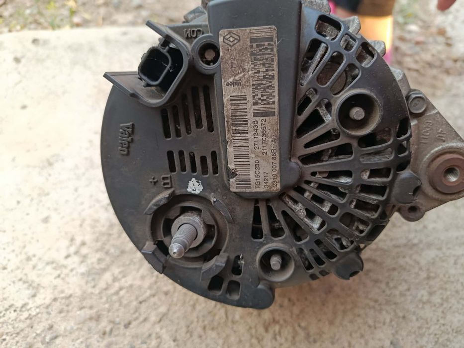 Vând alternator valeo