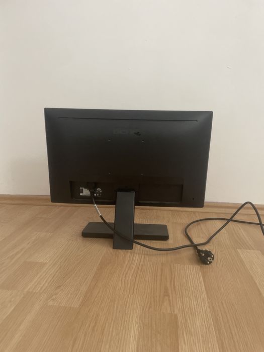 Vând monitor BenQ, în stare foarte bună de funcționare și aspect. A fost folosit cu grijă.Este potrivit pentru birou,scoala ,filme sau gaiming .