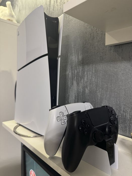 Vand Playstation 5 Slim 2 TB, 2 controllere, FACTURA si GARANTIE!