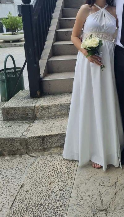 Бяла рокля от шифон