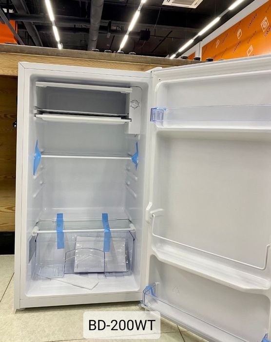 Xolodilnik beston mini ofisnoy