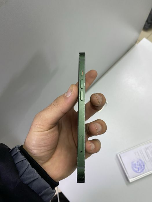 Срочно продаю Айфон 13