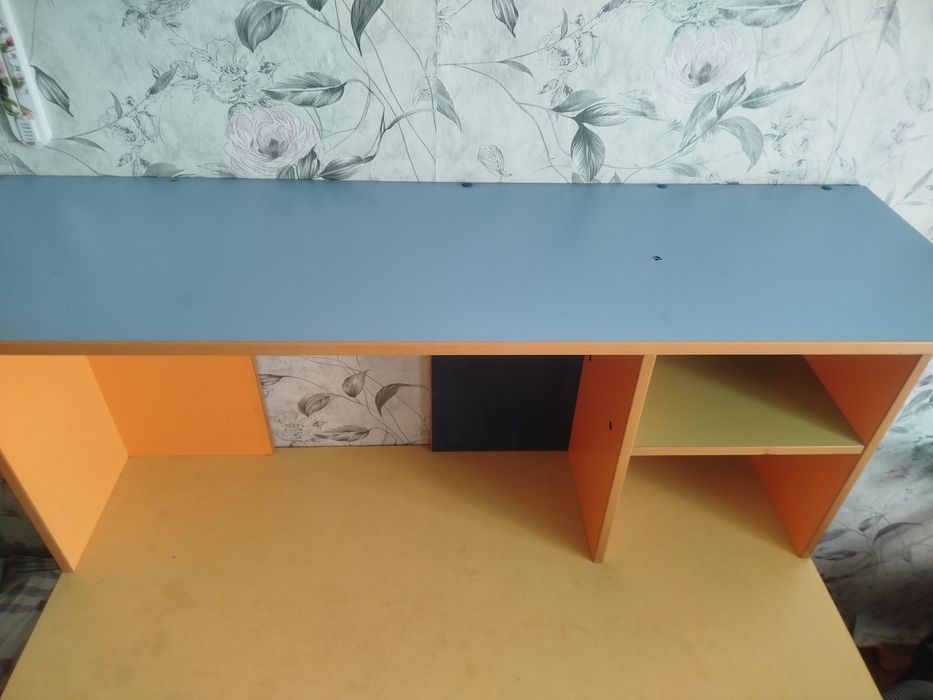 продам компьютерный стол