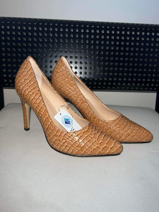 Нови обувки на ток номер 40