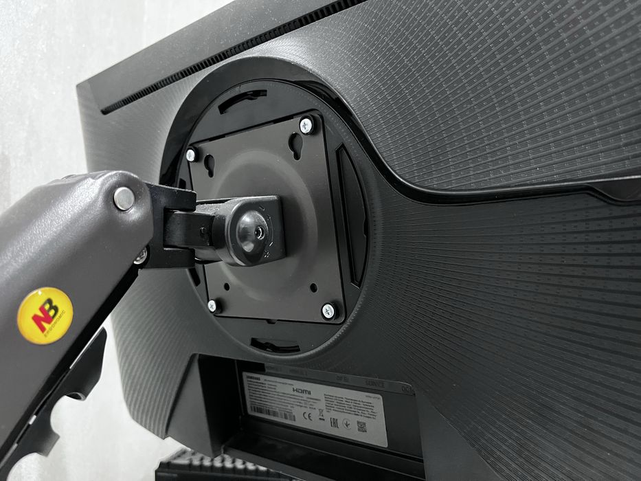 Монитор 25" Samsung  черный