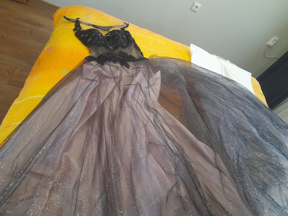 Продавам абитуриентска рокля